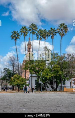 Séville, Espagne - 3 mars 2024 : vue sur l'une des tours de la Plaza de España à Séville, Andalousie, Espagne Banque D'Images