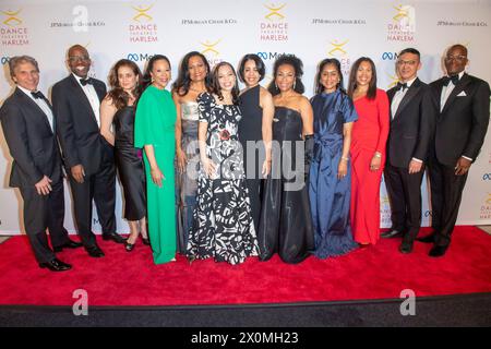 New York, États-Unis. 12 avril 2024. Kevin M. Cofsky, Martino R. Moore, Isabel Kallman, Bonita Stewart, Tangela Richmond, Anna Glass, Leslie WIMS Morris, Sharon Madison, Janice Vickers, Carmen Perkins, Peter Sung et Ackneil M. Muldrow III assistent au Gala annuel de la vision du Dance Theater of Harlem en l'honneur de Misty Copeland au New York City Center. Ville. Crédit : SOPA images Limited/Alamy Live News Banque D'Images