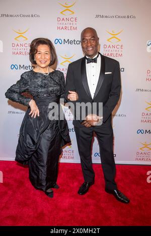 New York, États-Unis. 12 avril 2024. (G-d) Loida Lewis et Carl Nelson assistent au Gala annuel de la vision du Dance Theater of Harlem en l'honneur de Misty Copeland au New York City Center. Crédit : SOPA images Limited/Alamy Live News Banque D'Images