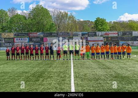 Bilzen, Belgique. 10 avril 2024. Alignement pris avant un match amical de football entre les équipes nationales de Belgique et des pays-Bas futures des moins de 15 ans, le mercredi 10 avril 2024 à Bilzen, Belgique . Crédit : Sportpix/Alamy Live News Banque D'Images