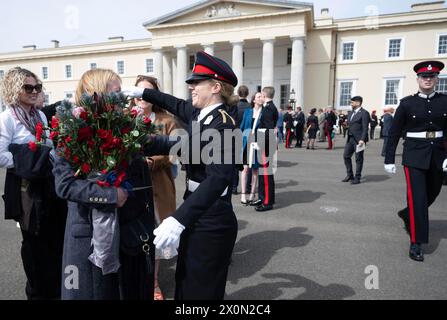 Royal ; militaire ; Académie ; Sandhurst ; souverain; défilé ; Armée ; officier ; officiers ; soldats; cérémonie ; marche ; cadet ; uniforme ; épée; épées ; entraînement ; Roi ; commission ; International 135 officiers Cadets seront mis en service comme officiers de l’Armée à la parade souveraine de l’Académie militaire royale de Sandhurst qui aura lieu le vendredi 12 avril 2024. Le défilé marque l’achèvement de 44 semaines de formation intensive pour les officiers cadets de la mise en service cours 232 qui tiendront tous officiellement SM la Commission du Roi à compter du coup de minuit le jour du défilé. En outre, il y en a 26 Banque D'Images