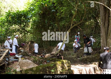 Site de sépulture du panier du village de Trunyan sur le lac Batur. Un site unique dans la catégorie des morts exposés, situé sur les rives du lac Batur au nord-est Banque D'Images