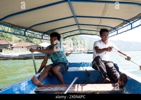 Site de sépulture du panier du village de Trunyan sur le lac Batur. Un site unique dans la catégorie des morts exposés, situé sur les rives du lac Batur au nord-est Banque D'Images