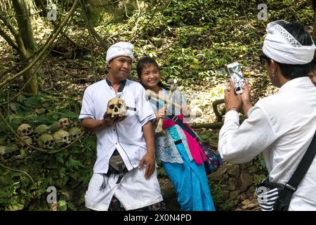 Site de sépulture du panier du village de Trunyan sur le lac Batur. Un site unique dans la catégorie des morts exposés, situé sur les rives du lac Batur au nord-est Banque D'Images