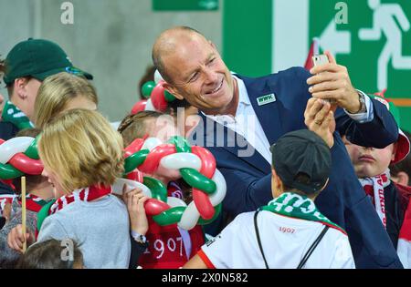 Jess Thorup, entraîneur FCA, manager de l'équipe, dans le match FC AUGSBOURG - 1. FC Union Berlin 2-0 le 12 avril 2024 à Augsbourg, Allemagne. Saison 2023/2024, 1.Bundesliga, FCA, Journée 29, 29.Spieltag photographe : ddp images / STAR-images - LA RÉGLEMENTATION DFL INTERDIT TOUTE UTILISATION DE PHOTOGRAPHIES comme SÉQUENCES D'IMAGES et/ou QUASI-VIDÉO - Banque D'Images