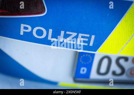 Melle, Deutschland 23. März 2024 : Im Bild : Ein Einsatzfahrzeug, Streifenwagen, der Polizei Osnabrück mit Schriftzug. Landkreis Osnabrück Niedersachsen *** Melle, Allemagne 23 mars 2024 dans l'image un véhicule d'urgence, voiture de patrouille, de la police de Osnabrück avec lettrage District de Osnabrück basse-Saxe Copyright : xFotostandx/xGelhotx Banque D'Images