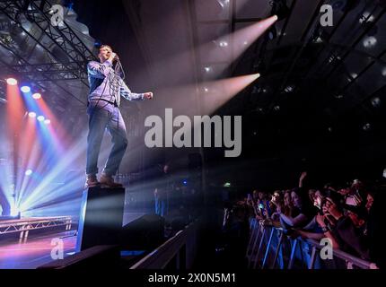 Eastbourne, Royaume-Uni. 12 avril 2024. Les Kaiser Chiefs jouent lors de leur tournée « The Easy Eighth » 2024 aux Winter Gardens, Eastbourne, East Sussex, Royaume-Uni. Crédit : LFP/Alamy Live News Banque D'Images