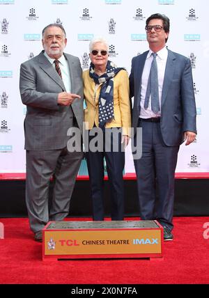 Eleanor Coppola décédée le 87 29 avril 2016 - Hollywood, Californie - Francis Ford Coppola, Eleanor Coppola, Roman Coppola. Turner Classic Movies aka TCM Honors Academy Award cinéaste Francis Ford Coppola avec cérémonie de main et d'empreinte au TCL Chinese Theatre IMAX. CAP/ADM/SAM SAM/ADM/ Hollywood CA États-Unis Copyright : xSammi/ADM/CapitalxPicturesx Banque D'Images