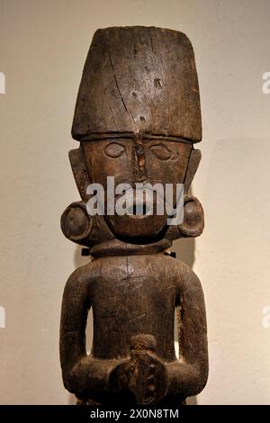 Pérou, province de Cuzco, Cuzco, classé au patrimoine mondial de l'UNESCO, musée d'art précolombien, sculpture en bois Chimu Banque D'Images