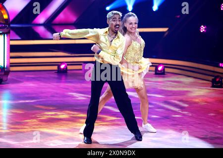 Tony Bauer mit Marta Arndt in der sechsten Live-Show der 17. Staffel der RTL-Tanzshow Let s Dance im MMC Coloneum. Köln, 12.04.2024 *** Tony Bauer avec Marta Arndt au sixième spectacle live de la 17e saison du spectacle RTL Let s Dance au MMC Coloneum Cologne, 12 04 2024 Foto:XT.xSchröerx/xFuturexImagex letsdance1204 4542 Banque D'Images