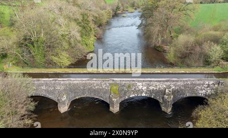 Situé juste à l'est de la ville de Brecon dans le sud du pays de Galles au Royaume-Uni, l'aqueduc de Brynich transporte le Monmouthshire et le canal de Brecon au-dessus de la rivière Usk. Banque D'Images