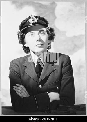 OFFICIER DE SECTION FRANCES STEWART WEIR - pour l'histoire voir CH.13420 photo (publiée en 1944) montre - OFFICIER DE SECTION FRANCES STEWART WEIR. Négatif photographique, Royal Air Force Banque D'Images