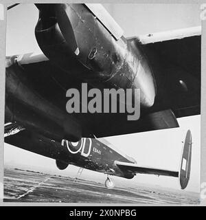 BOMBARDIERS LANCASTER - (photo publiée en 1943) double dérive et gouvernail. Négatif photographique, Royal Air Force Banque D'Images