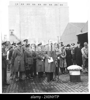 LES TROUPES AMÉRICAINES ARRIVENT EN IRLANDE DU NORD - le premier ministre d'Irlande du Nord, Sir Basil Brooke, Bt., s'adresse aux troupes et leur souhaite la bienvenue en Irlande du Nord. Négatif photographique, Armée britannique Banque D'Images