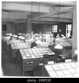 INDEX CENTRAL DES CARTES DU BUREAU DE GUERRE - vue de la salle de classement. Négatif photographique, Armée britannique Banque D'Images