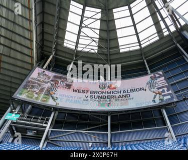 West Bromwich, Royaume-Uni. 13 avril 2024. Une vue du tableau de bord avec la statuette Throstle au sommet, au bout du terrain de Birmingham Road lors du match EFL Sky Bet Championship entre West Bromwich Albion et Sunderland aux Hawthorns, West Bromwich, Angleterre le 13 avril 2024. Photo de Stuart Leggett. Utilisation éditoriale uniquement, licence requise pour une utilisation commerciale. Aucune utilisation dans les Paris, les jeux ou les publications d'un club/ligue/joueur. Crédit : UK Sports pics Ltd/Alamy Live News Banque D'Images