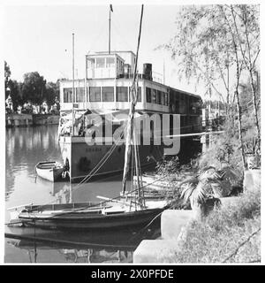 BATEAU DE DÉPART DU NIL POUR les «AUTRES RANGS» DU CORPS ROYAL DES SIGNAUX - le corps royal des signaux quitte le bateau de l'Arabie. Négatif photographique, Armée britannique Banque D'Images