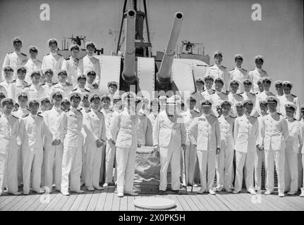 Le 30 mai 1943, le M.R. Churchill rencontre des officiers et des commandants de sous-marins à bord du HMS Maidstone à Alger pour remercier l’équipage de son service sur le front africain. Banque D'Images