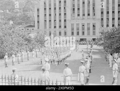 CÉRÉMONIE DE REDDITION DE HONG KONG. LE 16 SEPTEMBRE, LORSQUE LE CONTRE-AMIRAL C. H. J. HARCOURT, CB, CBE, ACCEPTE LA REDDITION INCONDITIONNELLE DE TOUTES LES FORCES JAPONAISES À HONG KONG LORS D'UNE CÉRÉMONIE DANS LA MAISON DU GOUVERNEMENT. - Hommes de la flotte britannique du Pacifique qui ont agi comme garde d'honneur lors de la cérémonie de reddition Banque D'Images