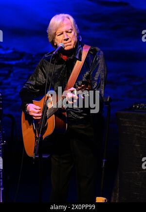 Fort Lauderdale FL, États-Unis. 12 avril 2024. Justin Hayward se produit lors de sa tournée Blue World Tour au Broward Center for the Performing Arts le 12 avril 2024 à Fort Lauderdale, en Floride. Crédit : Mpi04/Media Punch/Alamy Live News Banque D'Images