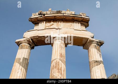 Le Tholos circulaire au temple d'Athéna Pronaia, ancienne Delphes, Grèce. Banque D'Images