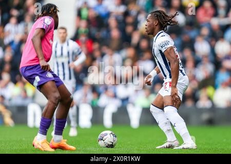 West Bromwich, Royaume-Uni. 13 avril 2024. Brandon Thomas-Asante de West Bromwich Albion en action lors de l'EFL Sky Bet Championship match entre West Bromwich Albion et Sunderland aux Hawthorns, West Bromwich, Angleterre le 13 avril 2024. Photo de Stuart Leggett. Utilisation éditoriale uniquement, licence requise pour une utilisation commerciale. Aucune utilisation dans les Paris, les jeux ou les publications d'un club/ligue/joueur. Crédit : UK Sports pics Ltd/Alamy Live News Banque D'Images