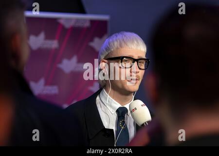 AMSTERDAM - Joost Klein lors d'un après-midi presse avant l'Eurovision en concert dans AFAS Live. Chaque année, un mois avant le concours Eurovision de la chanson, différents participants se réunissent au concours Eurovision de la chanson pour chanter leur participation. ANP SANDER KONING pays-bas Out - belgique Out Banque D'Images