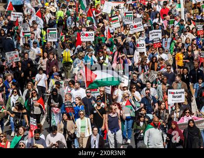 Londres, Royaume-Uni 13 avril 2024Marche nationale pour la Palestine-cessez-le-feu maintenant. Des milliers de personnes de toute l'Angleterre défilent dans le centre de Londres pour demander un cessez-le-feu immédiat. Jusqu’à présent, plus de 33 000 Palestiniens ont été tués dans le conflit suite à l’attaque du 7 novembre. Ils demandent que le gouvernement britannique cesse de fournir des armes à Israël. Crédit : Karl Black/Alamy Live News Banque D'Images