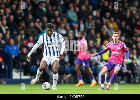 West Bromwich, Royaume-Uni. 13 avril 2024. Cédric Kipré de West Bromwich Albion sur le ballon lors de l'EFL Sky Bet Championship match entre West Bromwich Albion et Sunderland aux Hawthorns, West Bromwich, Angleterre le 13 avril 2024. Photo de Stuart Leggett. Utilisation éditoriale uniquement, licence requise pour une utilisation commerciale. Aucune utilisation dans les Paris, les jeux ou les publications d'un club/ligue/joueur. Crédit : UK Sports pics Ltd/Alamy Live News Banque D'Images