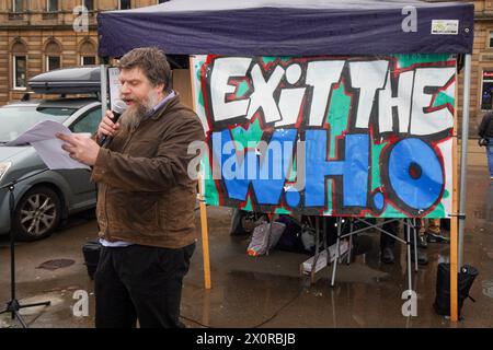 Glasgow, Royaume-Uni. , . Un petit groupe de manifestants s'est rendu à George Square, Glasgow, Royaume-Uni, pour manifester contre le transfert de pouvoirs par le gouvernement britannique à l'Organisation mondiale de la santé (W.H, O.) crédit : Findlay/Alamy Live News Banque D'Images