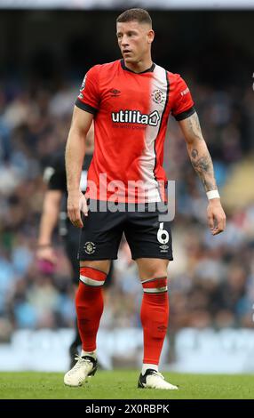 Stade Etihad, Manchester, Royaume-Uni. 13 avril 2024. Premier League Football, Manchester City contre Luton Town ; Ross Barkley de Luton Town Credit : action plus Sports/Alamy Live News Banque D'Images