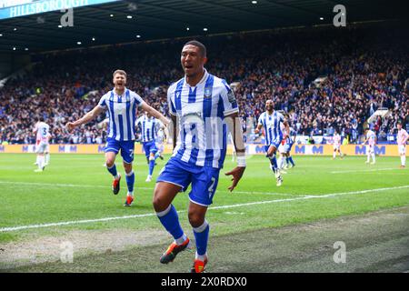 Hillsborough Stadium, Sheffield, Angleterre - 13 avril 2024 BUT - Liam Palmer (2) de Sheffield mercredi célèbre après avoir marqué le but d'ouverture - pendant le match Sheffield Wednesday v Stoke City, EFL Championship, 2023/24, Hillsborough Stadium, Sheffield, Angleterre - 13 avril 2024 crédit : Arthur Haigh/WhiteRosePhotos/Alamy Live News Banque D'Images