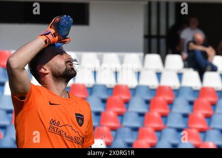 Cosenza, Italie. 13 avril 2024. Alessandro Micai de Cosenza lors du match de football italien Serie B Cosenza Calcio vs Palermo FC au stade San Vito-Marulla de Cosenza, Italie 13 avril 2024 crédit : Agence photo indépendante/Alamy Live News Banque D'Images