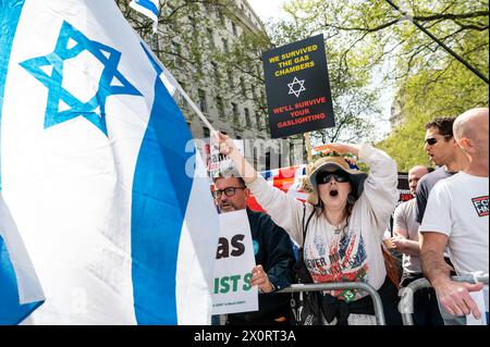 Londres, Royaume-Uni. 13 avril 2024. Les partisans pro-israéliens se rassemblent à Aldwych pour contrer la marche nationale pro-palestinienne. Crédit : Andrea Domeniconi/Alamy Live News Banque D'Images