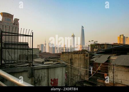 Shanghai Chine, 14 octobre 2008. City Skyline montrant le vieux centre-ville et le nouveau centre-ville. Luke Durda/Alamy Banque D'Images