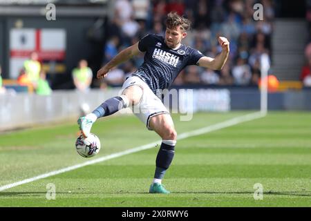 Londres, Royaume-Uni. 13 avril 2024. Ryan Leonard de Millwall sur le ballon lors de l'EFL Sky Bet Championship match entre Millwall et Cardiff City au Den, Londres, Angleterre le 13 avril 2024. Photo de Joshua Smith. Utilisation éditoriale uniquement, licence requise pour une utilisation commerciale. Aucune utilisation dans les Paris, les jeux ou les publications d'un club/ligue/joueur. Crédit : UK Sports pics Ltd/Alamy Live News Banque D'Images