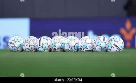 Almere, pays-Bas. 13 avril 2024. ALMERE, 13-04-2024, Yanmar Stadium, saison 2023/2024, Néerlandais Eredivisie Football. Derbystar Balls Before the match Almere City - Sparta Credit : Pro Shots/Alamy Live News Banque D'Images