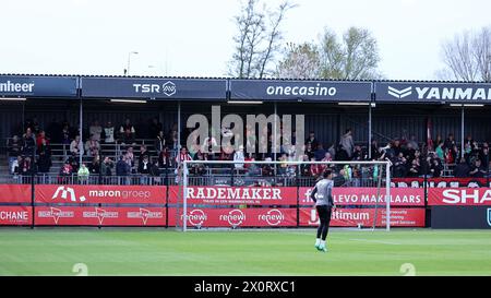 Almere, pays-Bas. 13 avril 2024. ALMERE, 13-04-2024, Yanmar Stadium, saison 2023/2024, Néerlandais Eredivisie Football.Sparta supporters avant le match Almere City - Sparta crédit : Pro Shots/Alamy Live News Banque D'Images