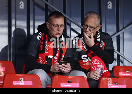 Almere, pays-Bas. 13 avril 2024. ALMERE, 13-04-2024, Yanmar Stadium, saison 2023/2024, Néerlandais Eredivisie Football. Almere City FC supporters avant le match Almere City - Sparta Credit : Pro Shots/Alamy Live News Banque D'Images