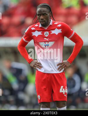 Devante Cole de Barnsley lors du match de la Sky Bet League 1 Barnsley vs Reading à Oakwell, Barnsley, Royaume-Uni, 13 avril 2024 (photo par Alfie Cosgrove/News images) Banque D'Images