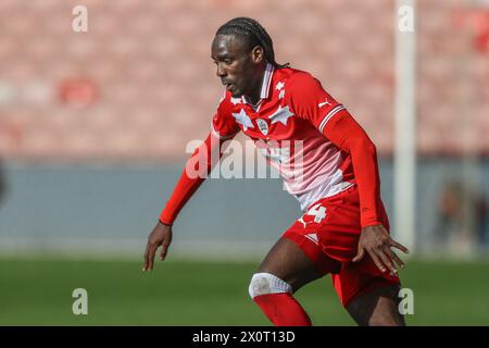 Devante Cole de Barnsley lors du match de la Sky Bet League 1 Barnsley vs Reading à Oakwell, Barnsley, Royaume-Uni, 13 avril 2024 (photo par Alfie Cosgrove/News images) Banque D'Images