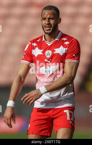 Barry Cotter de Barnsley lors du match de la Sky Bet League 1 Barnsley vs Reading à Oakwell, Barnsley, Royaume-Uni, 13 avril 2024 (photo par Alfie Cosgrove/News images) Banque D'Images