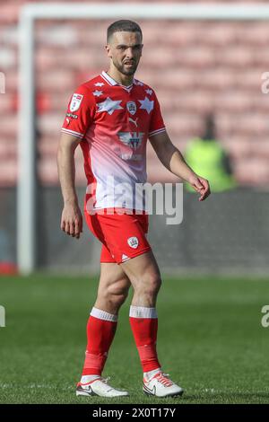 Adam Phillips de Barnsley lors du match de la Sky Bet League 1 Barnsley vs Reading à Oakwell, Barnsley, Royaume-Uni, 13 avril 2024 (photo par Alfie Cosgrove/News images) Banque D'Images