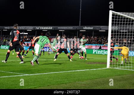 ALMERE - Tobias Lauritsen du Sparta Rotterdam marque le 1-1 lors du match néerlandais Eredivisie entre Almere City FC et Sparta Rotterdam au stade Almere City FC le 13 avril 2024 à Almere, pays-Bas. ANP GERRIT VAN COLOGNE Banque D'Images