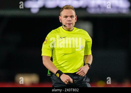 Almere, pays-Bas. 13 avril 2024. ALMERE, PAYS-BAS - 13 AVRIL : arbitre Alex Bos lors du match néerlandais Eredivisie entre Almere City et Sparta Rotterdam au Yanmar Stadion le 13 avril 2024 à Almere, pays-Bas. (Photo de Peter Lous/Orange Pictures) crédit : Orange pics BV/Alamy Live News Banque D'Images