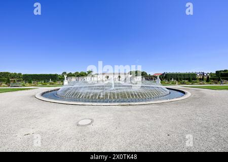 Fontaine de cloche des jardins Herrenhausen du palais Herrenhausen situé à Hanovre, Allemagne Banque D'Images