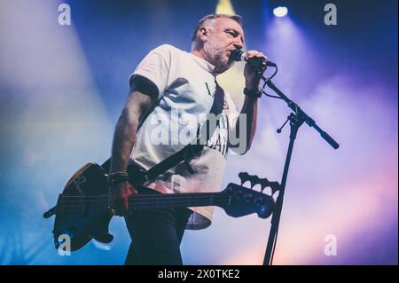 Newcastle, Royaume-Uni. 13 avril 2024. Peter Hook et The Light jouent à l'o2 City Hall, Newcastle. Crédit : Thomas Jackson/Alamy Live News Banque D'Images