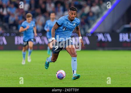 Sydney, Australie. 13 avril 2024. Fábio Gomes of Sydney FC contrôle le ballon lors du match de A-League RD24 masculin entre Sydney FC et les Wanderers au stade Allianz le 13 avril 2024 à Sydney, Australie crédit : IOIO IMAGES/Alamy Live News Banque D'Images