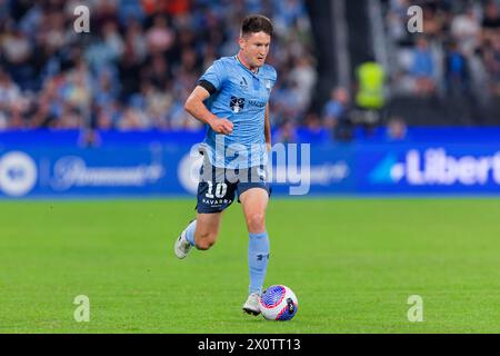 Sydney, Australie. 13 avril 2024. Joseph Lolley du Sydney FC contrôle le ballon lors du match de A-League RD24 masculin entre le Sydney FC et les Wanderers au stade Allianz le 13 avril 2024 à Sydney, Australie crédit : IOIO IMAGES/Alamy Live News Banque D'Images
