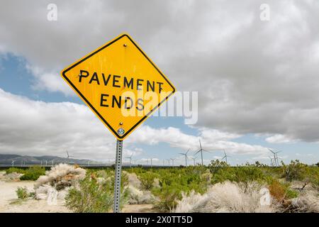 Éoliennes dans le haut désert de Mojave dans le comté de Kern, au nord-ouest de Lancaster, Californie. Banque D'Images